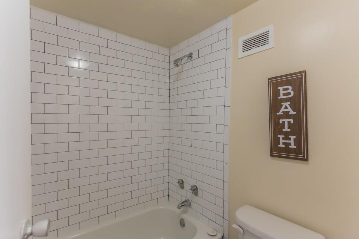 Affordable Downtown Memphis Apartment W Views Esterno foto