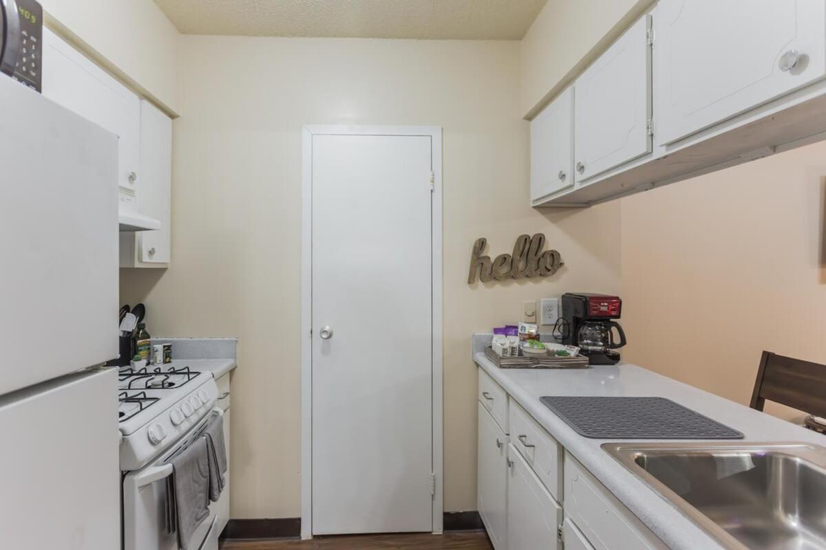 Affordable Downtown Memphis Apartment W Views Esterno foto