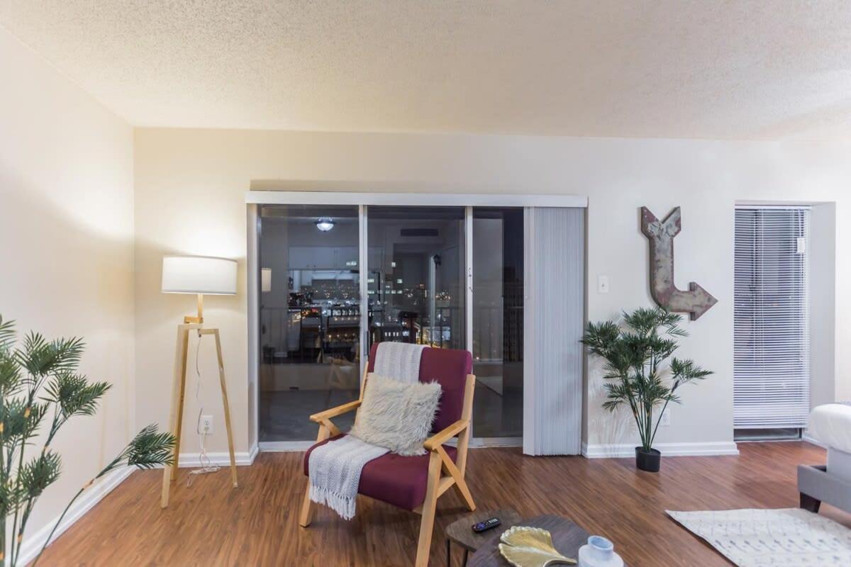 Affordable Downtown Memphis Apartment W Views Esterno foto